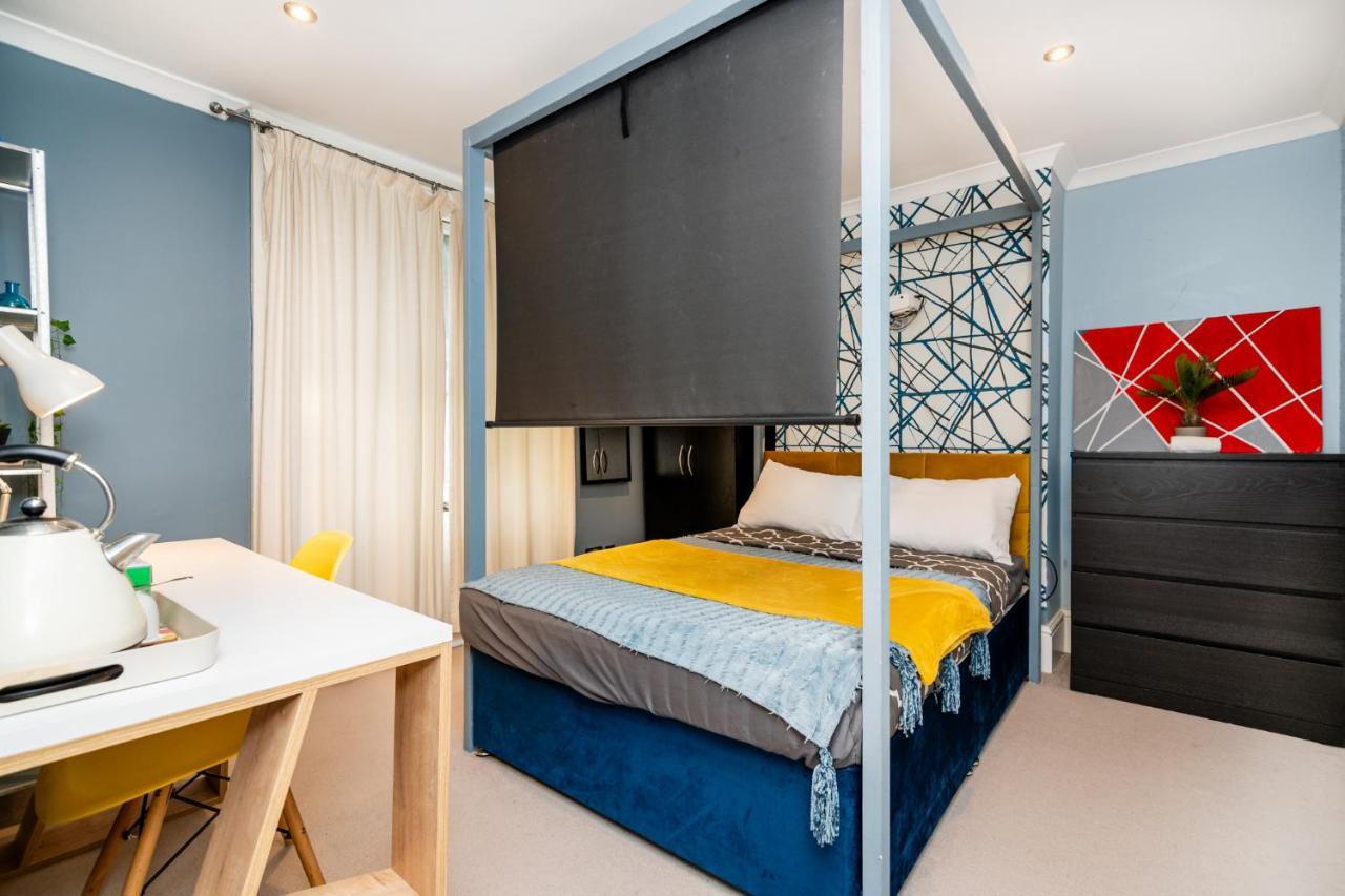 Double Room W/Projector & Garden Hot Tub Лондон Экстерьер фото