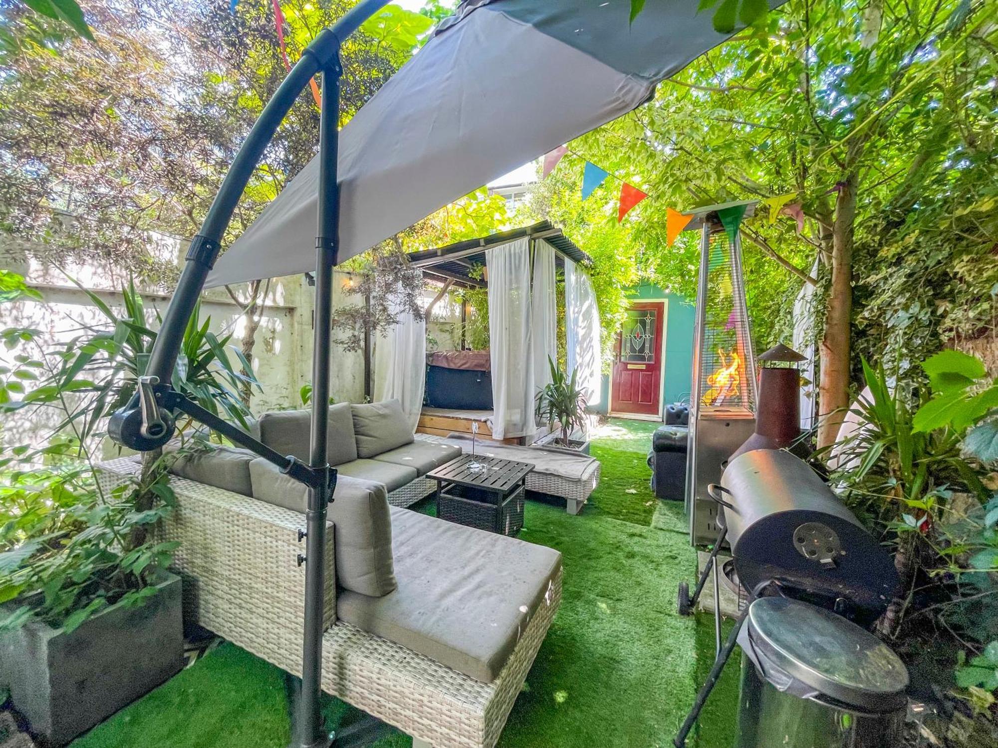Double Room W/Projector & Garden Hot Tub Лондон Экстерьер фото